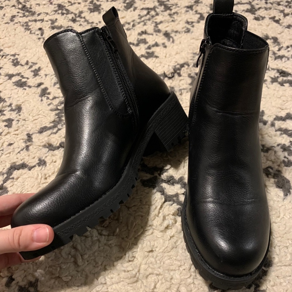 Black Chelsea Heeled Boots